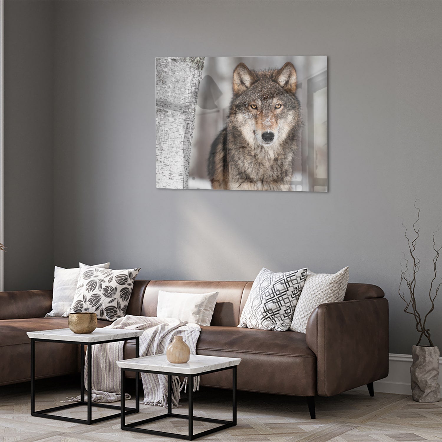 Glazen schilderij van een wolf met indrukwekkende blik in een interieur