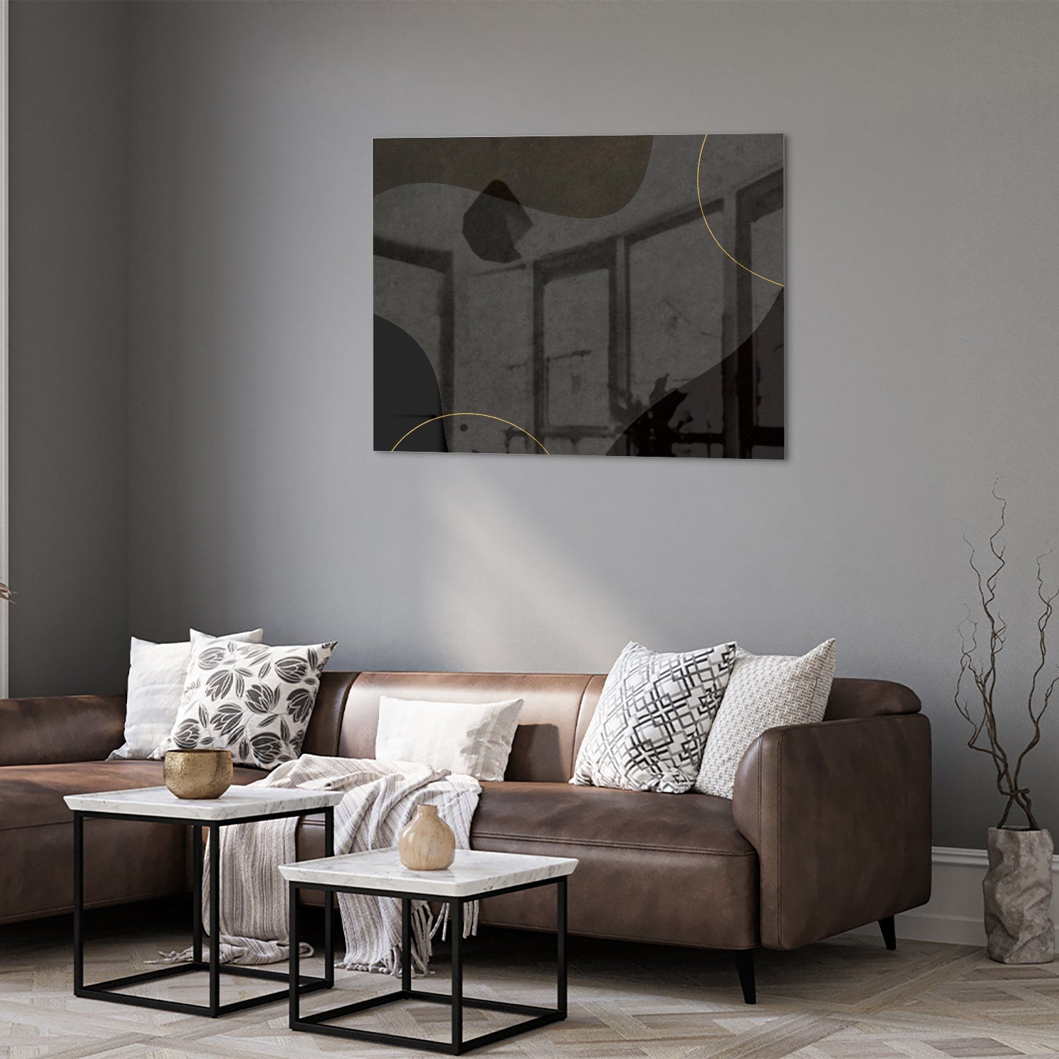 Moderne glas schilderij met abstracte zwarte vormen en gouden lijnen