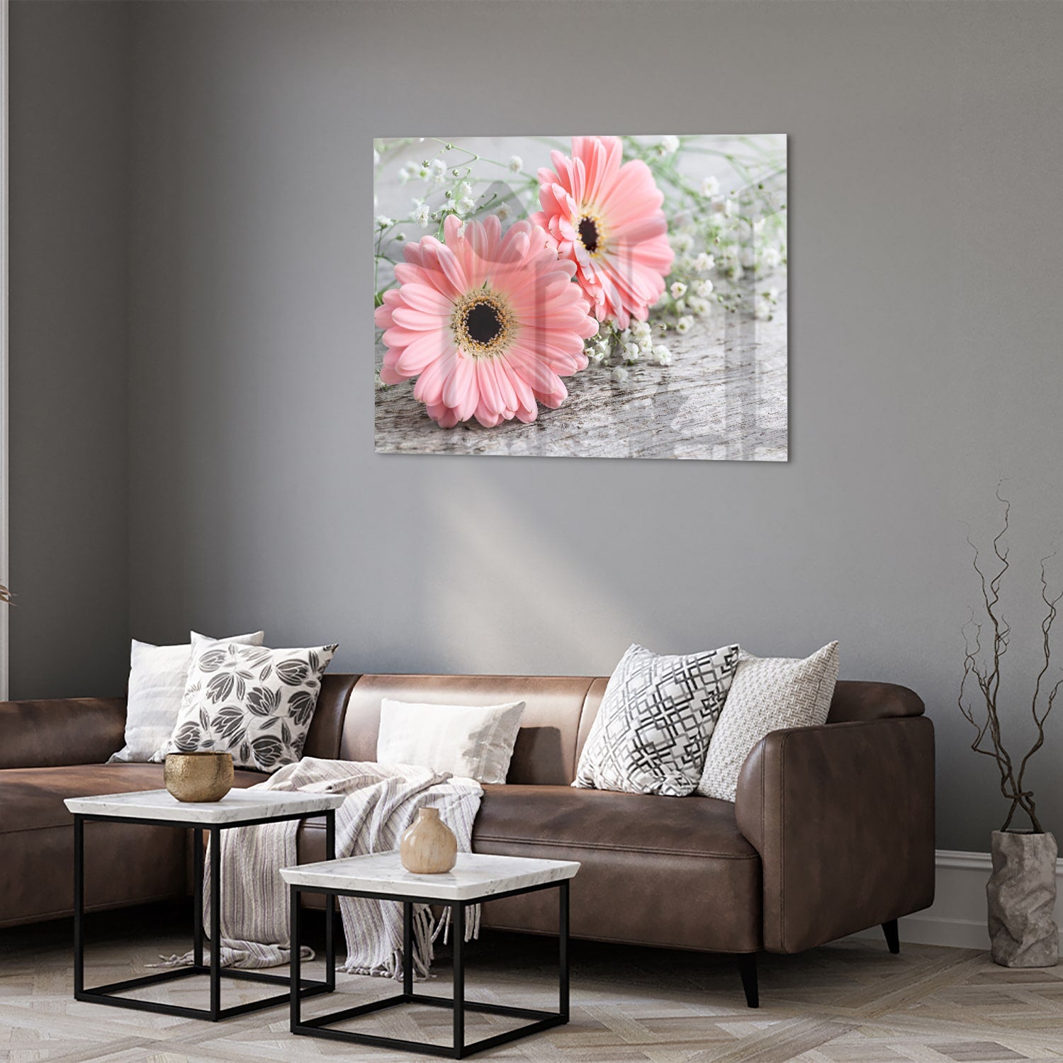 Roze gerbera's op een glazen schilderij, ideaal voor je woonkamer