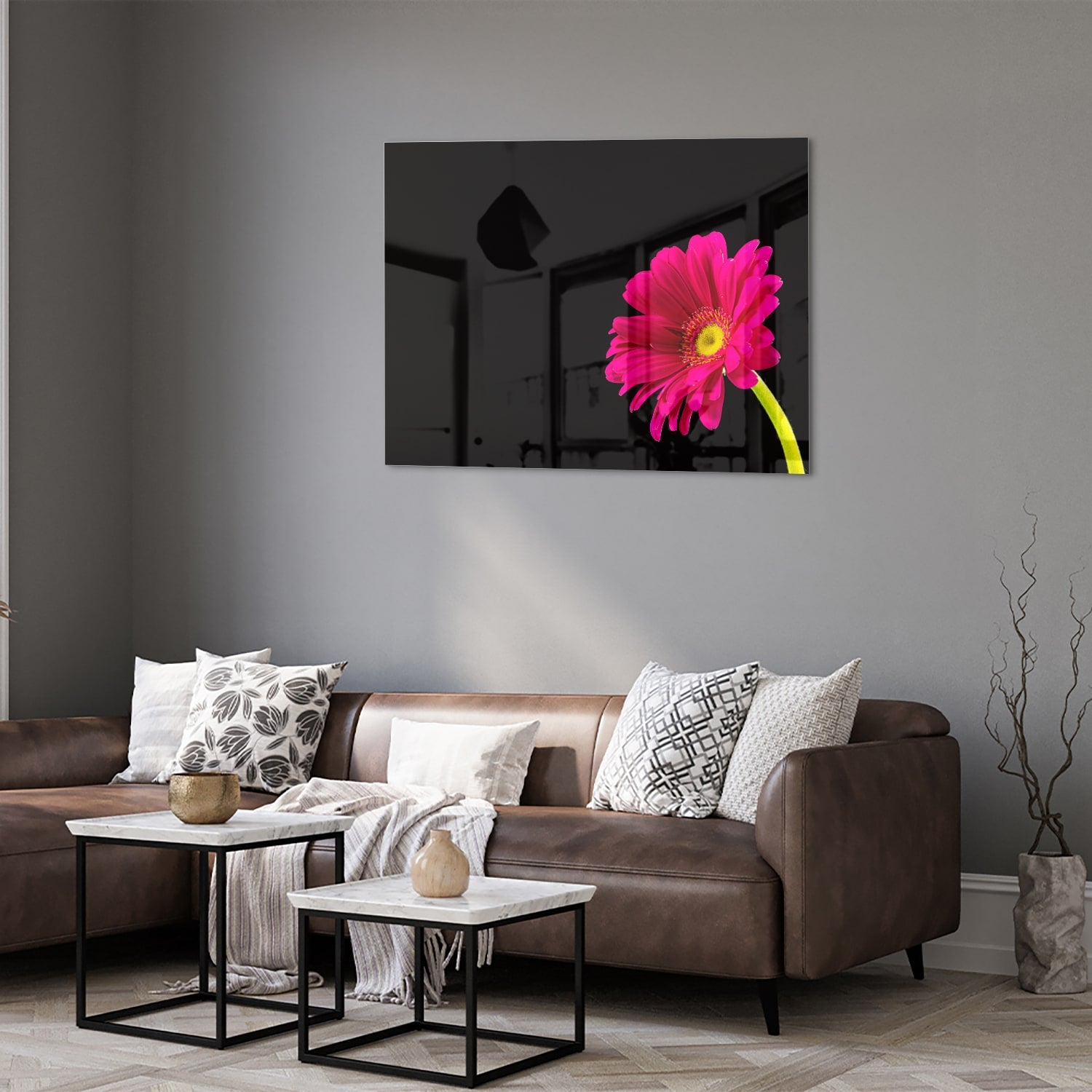Glazen schilderij van een roze gerbera op zwarte achtergrond, perfect voor decoratie