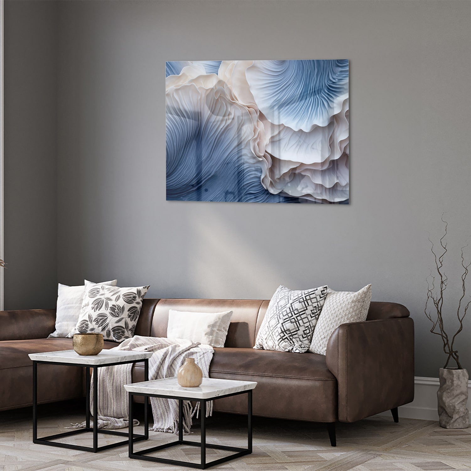 Glazen schilderij met blauw-witte patronen in modern interieur