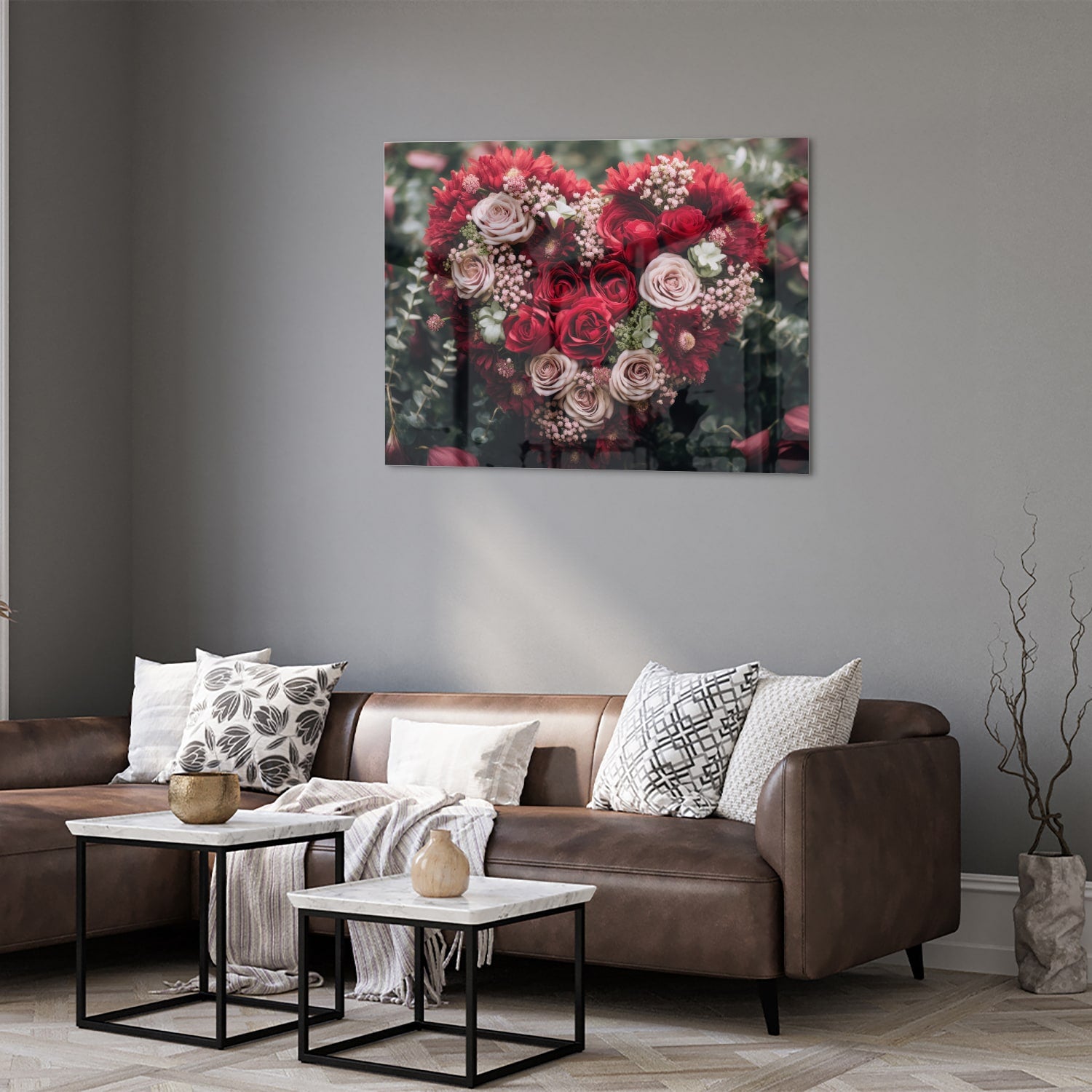 Glazen schilderij met hartvormige bloemmotieven in rood en roze