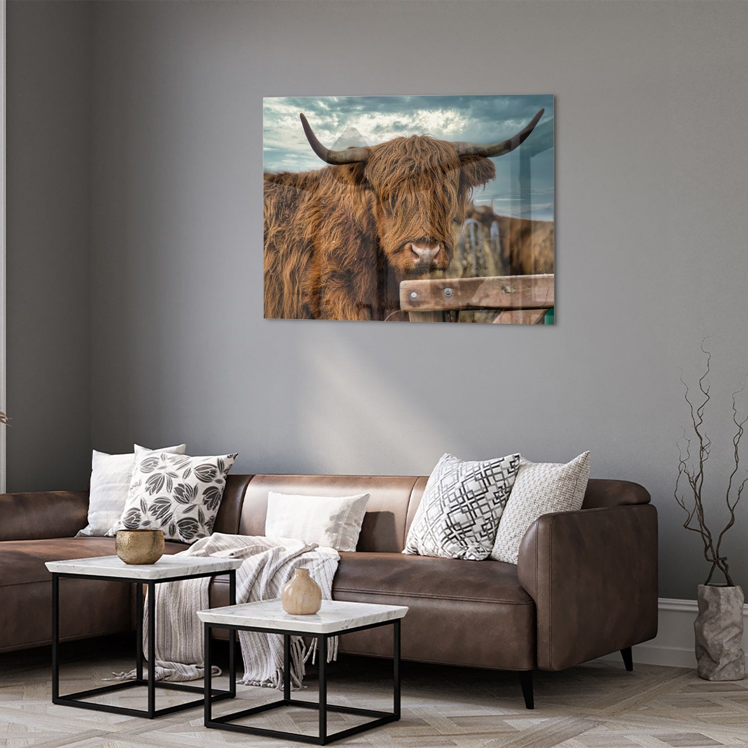 Glas schilderij van een Highlander koe met een mooie achtergrond.