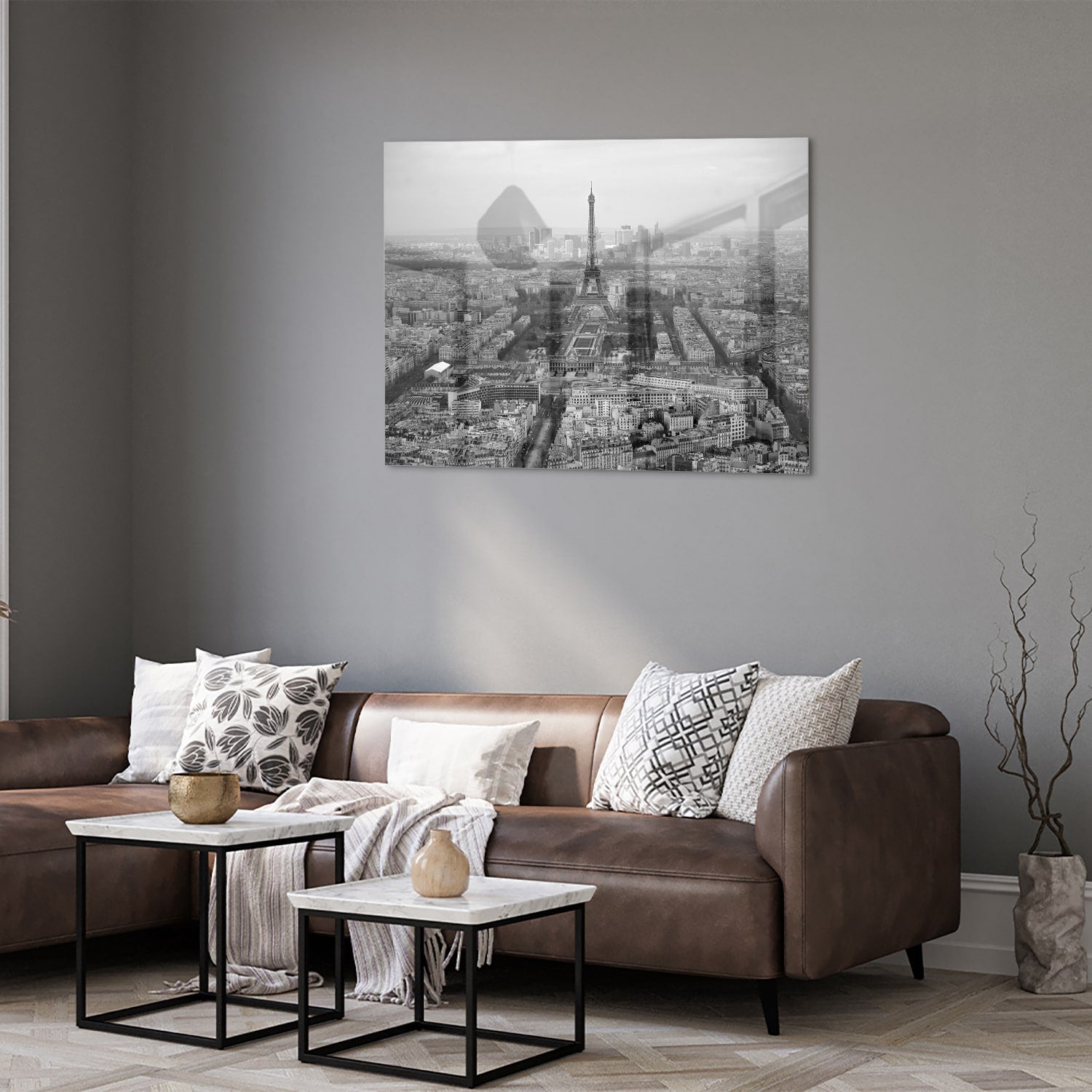Zwart-wit glazen schilderij met uitzicht op de Eiffeltoren in Parijs