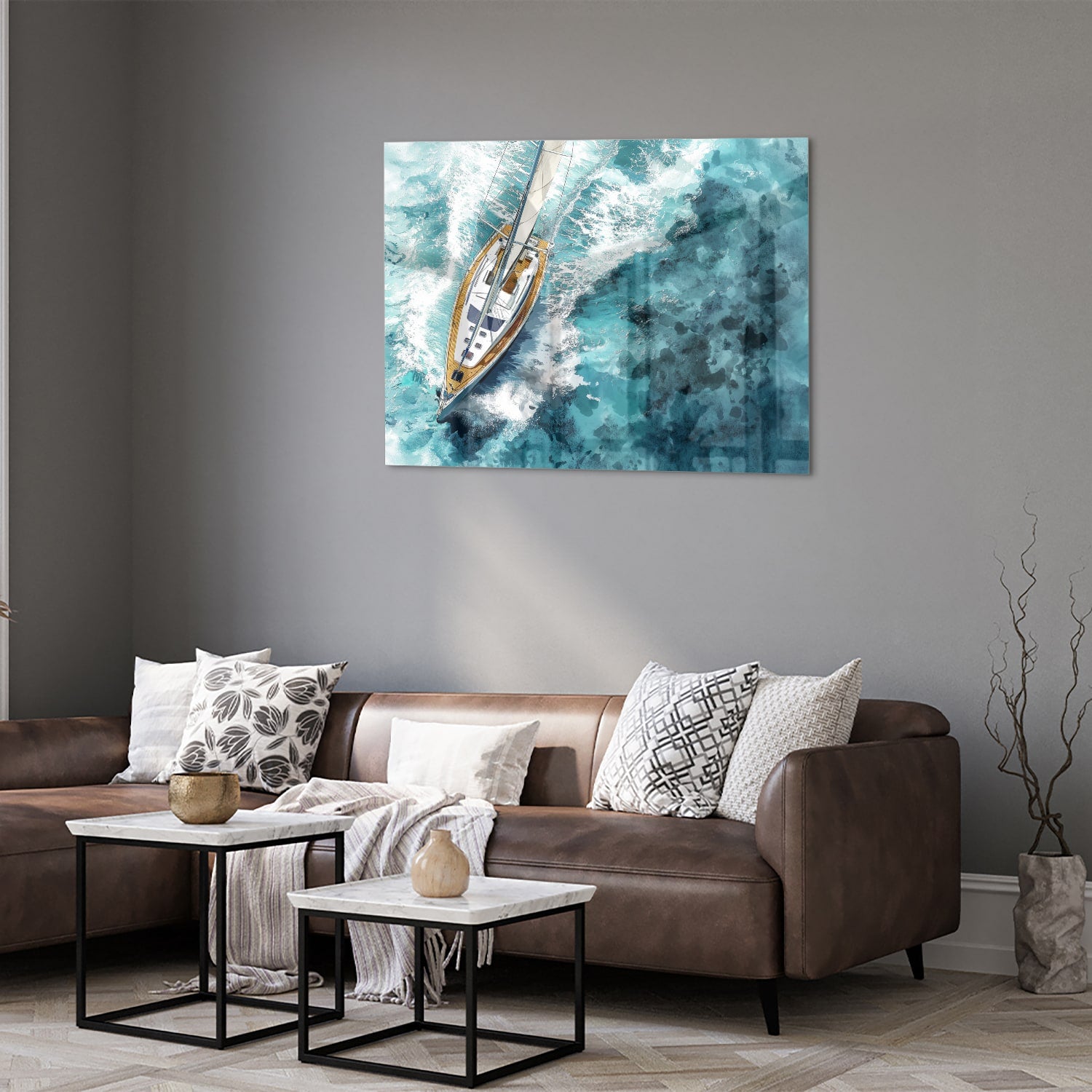 Glazen schilderij van een jacht die over een turquoise zee vaart.