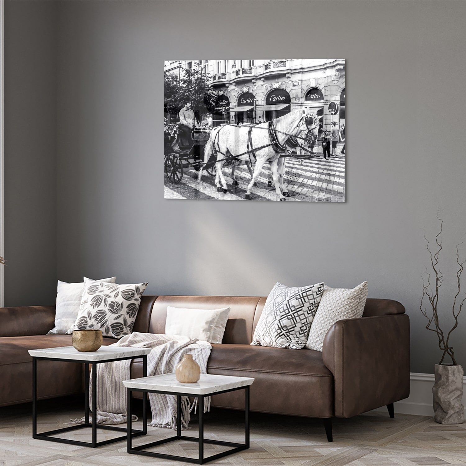 Glazen schilderij van een paard en koets in zwart-wit uitvoering