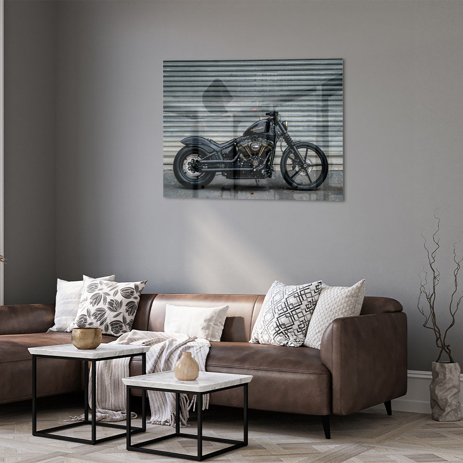 Glazen schilderij van een motor, perfect voor wanddecoratie in een modern interieur.