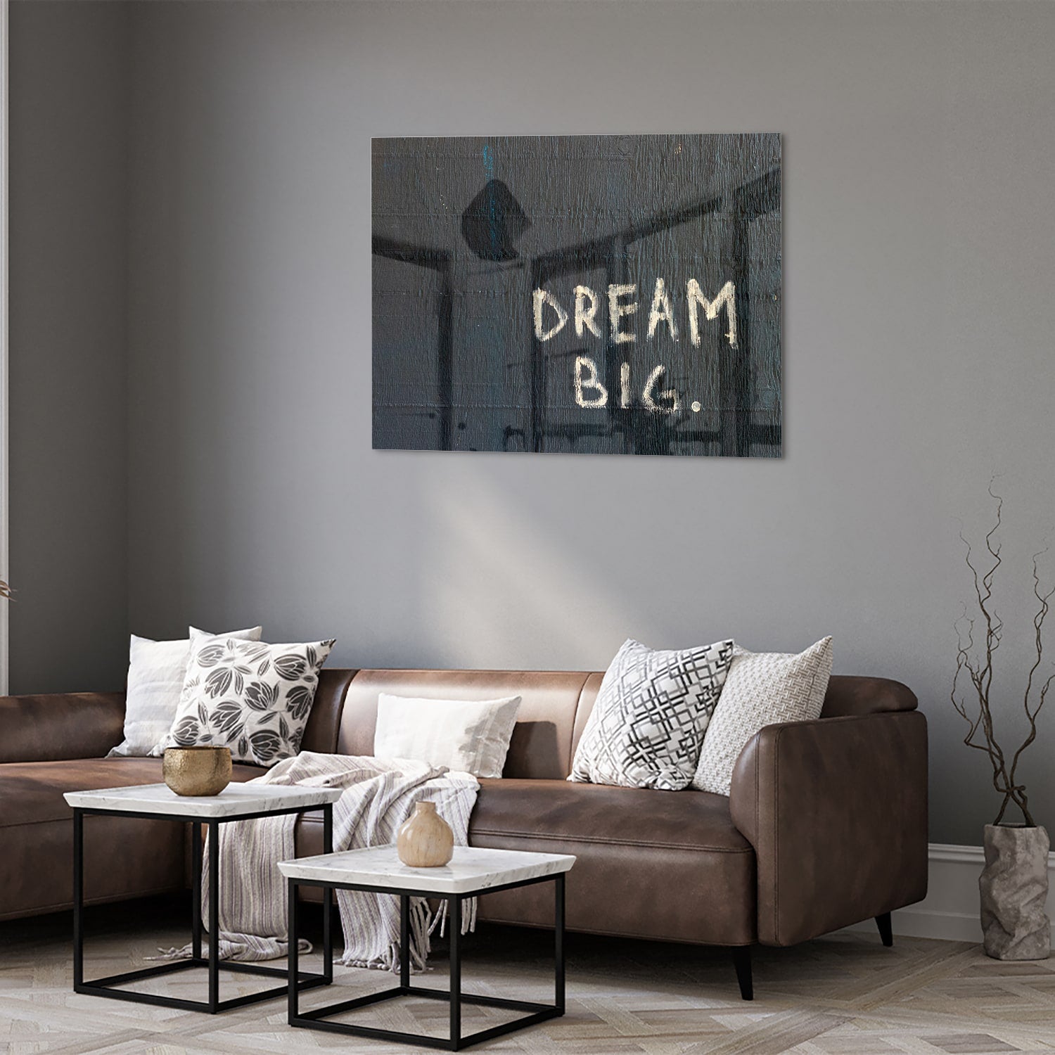 Glas schilderij met tekst 'DREAM BIG' in modern interieur