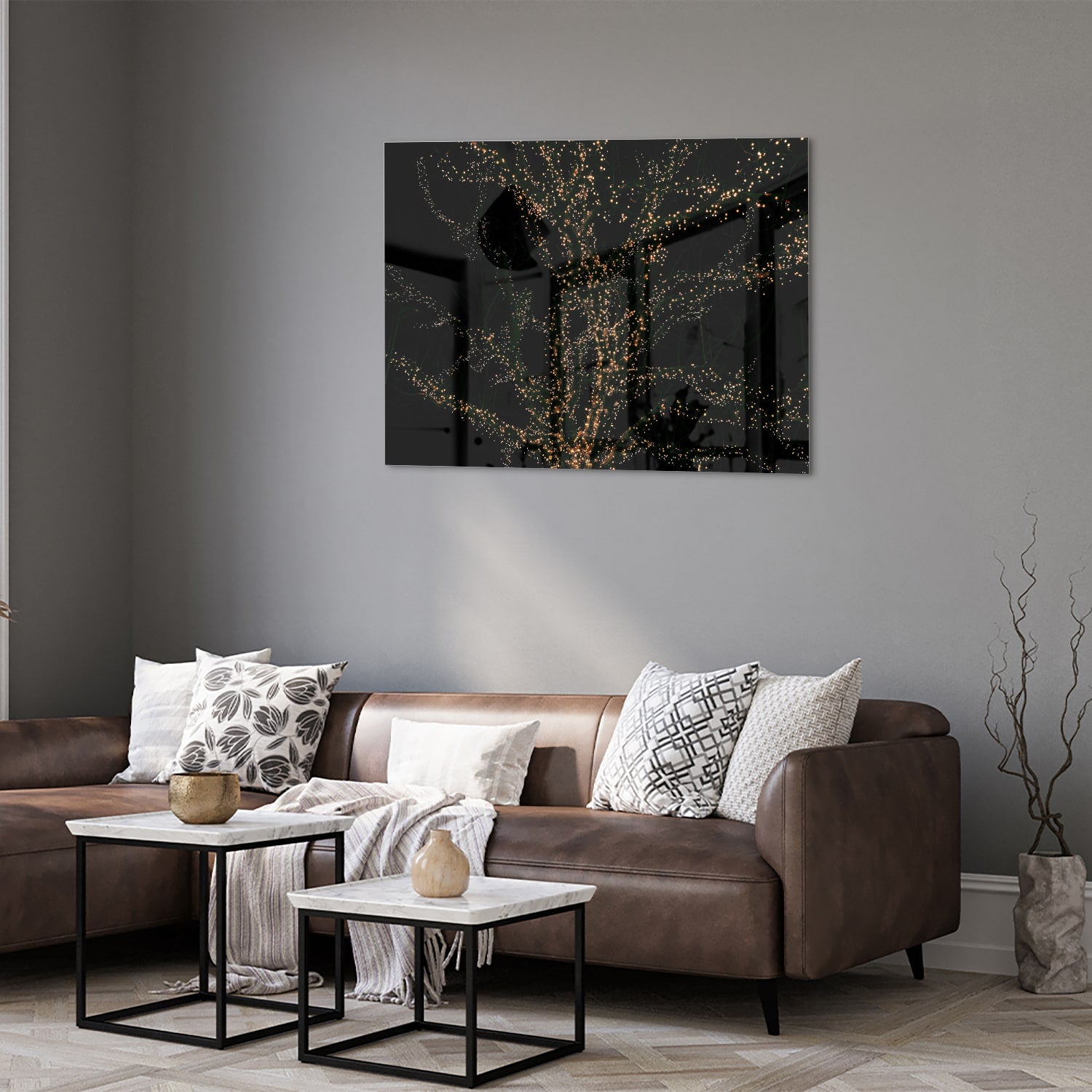 Abstract glazen schilderij met gouden takken op een zwarte achtergrond
