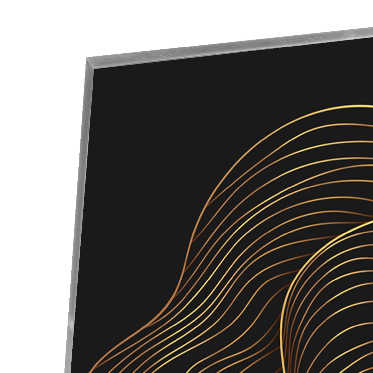 Abstract glas schilderij met een gouden zon en golvende lijnen op een zwarte achtergrond.