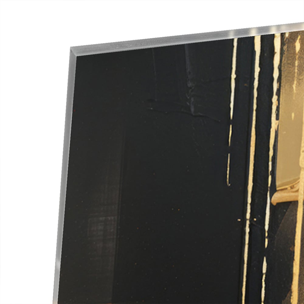 Abstract glazen schilderij in goud en zwart, perfect voor moderne interieurs.