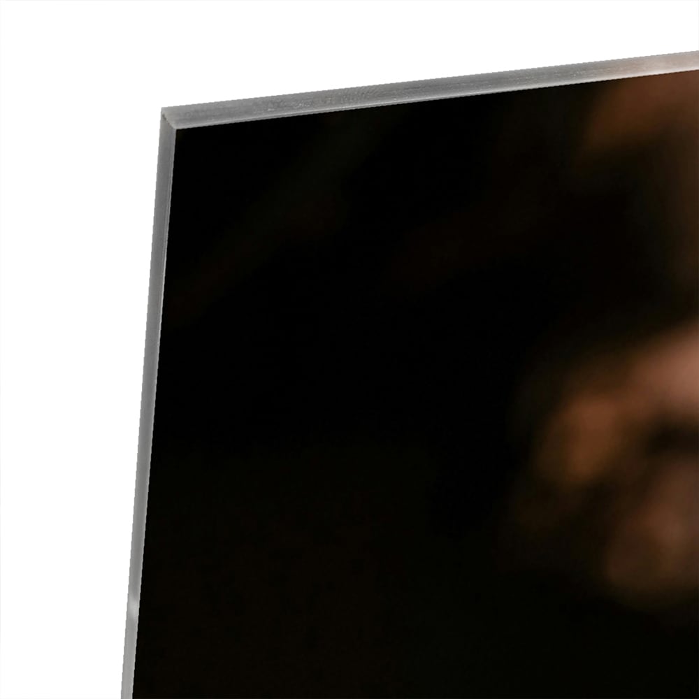 Glazen schilderij van een cocktail die sfeer en luxe uitstraalt.