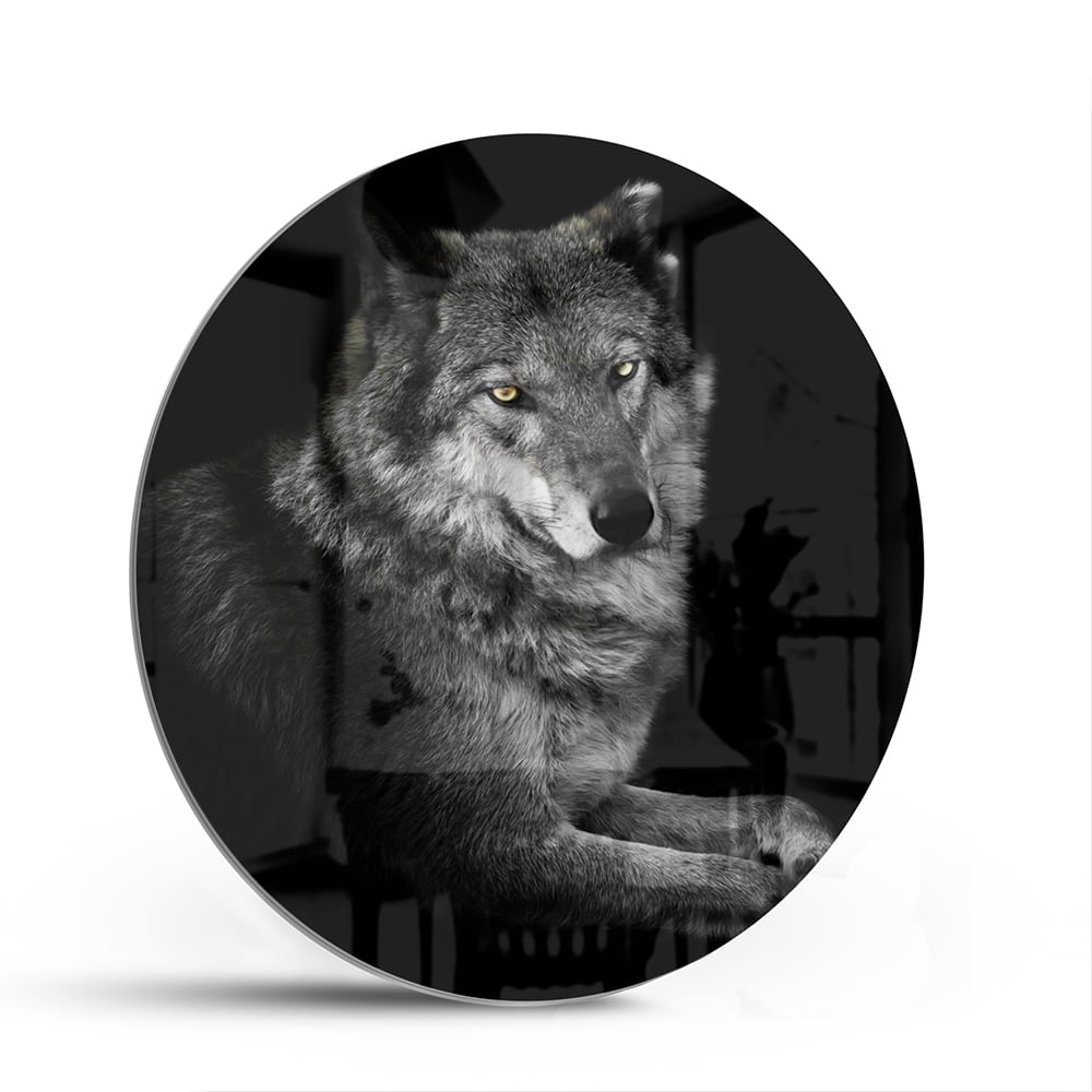 Glas schilderij van een wolf in zwart-wit, perfect voor wanddecoratie.