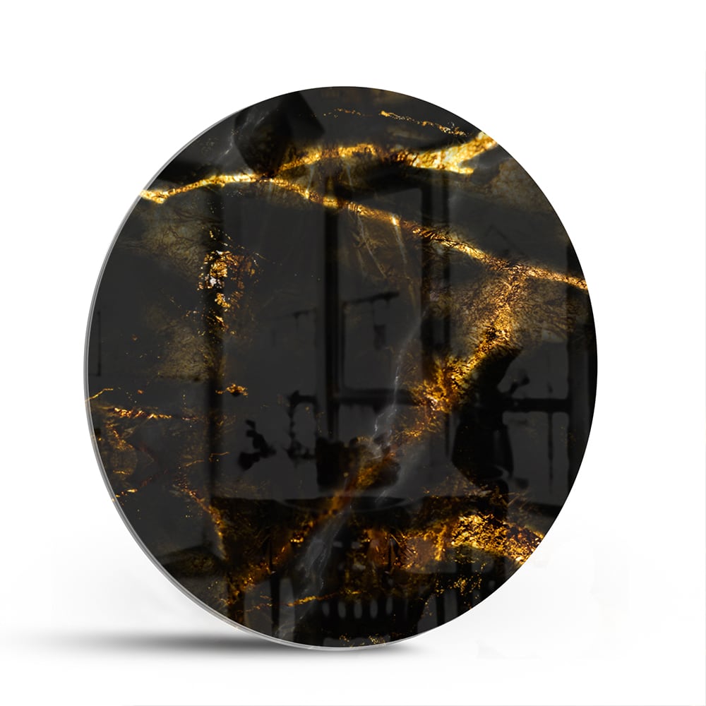 Glazen schilderij met zwart en gouden marmerdesign aan de muur