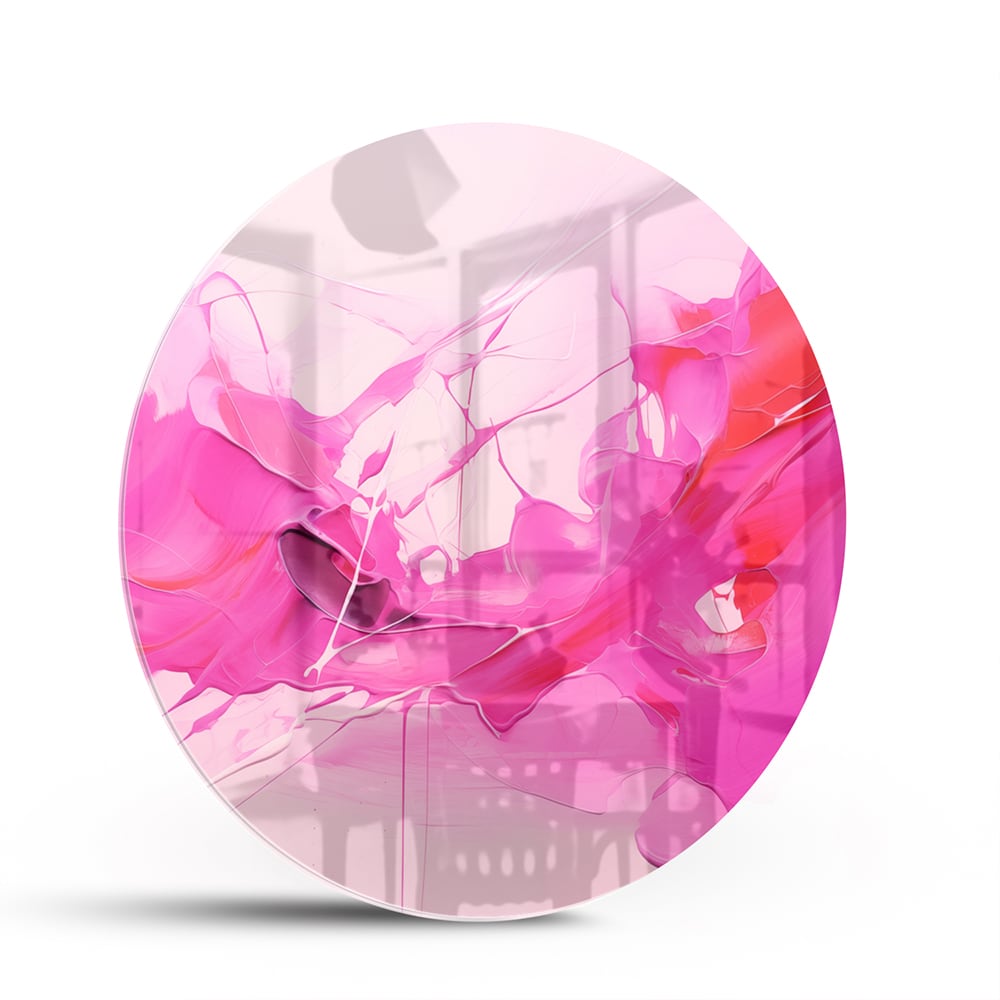 Abstract glazen schilderij met felle roze tinten aan de muur