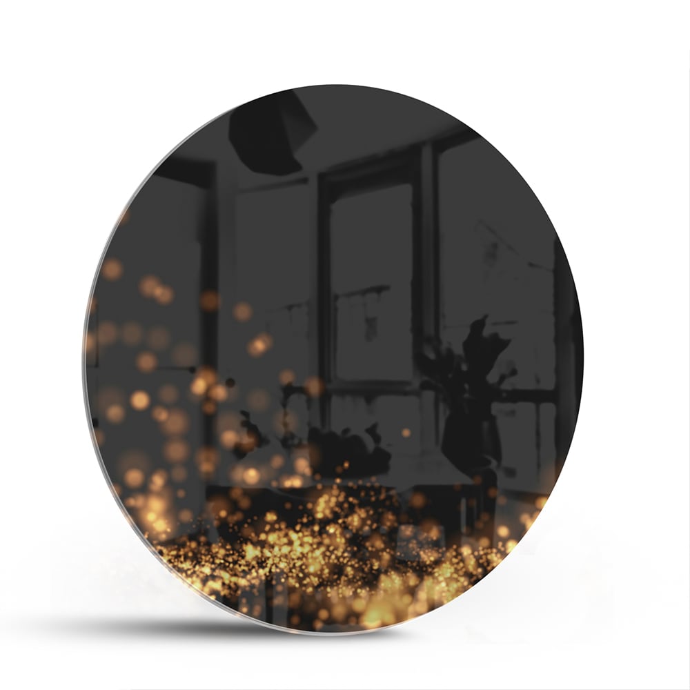 Glazen schilderij met gouden lichtpuntjes op een zwart vlak, ideaal voor moderne interieurs.