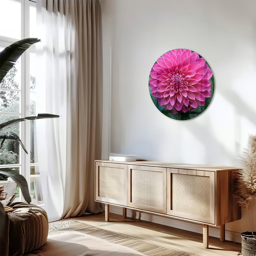 Glazen schilderij met een grote roze bloem, perfect voor wanddecoratie.