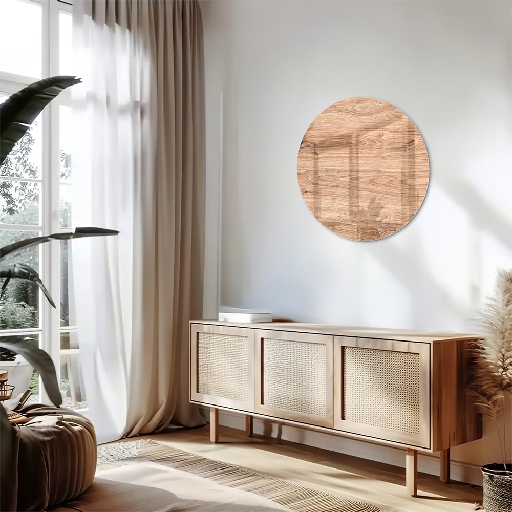 Glazen schilderij met een natuurlijke houtlook boven een moderne kast