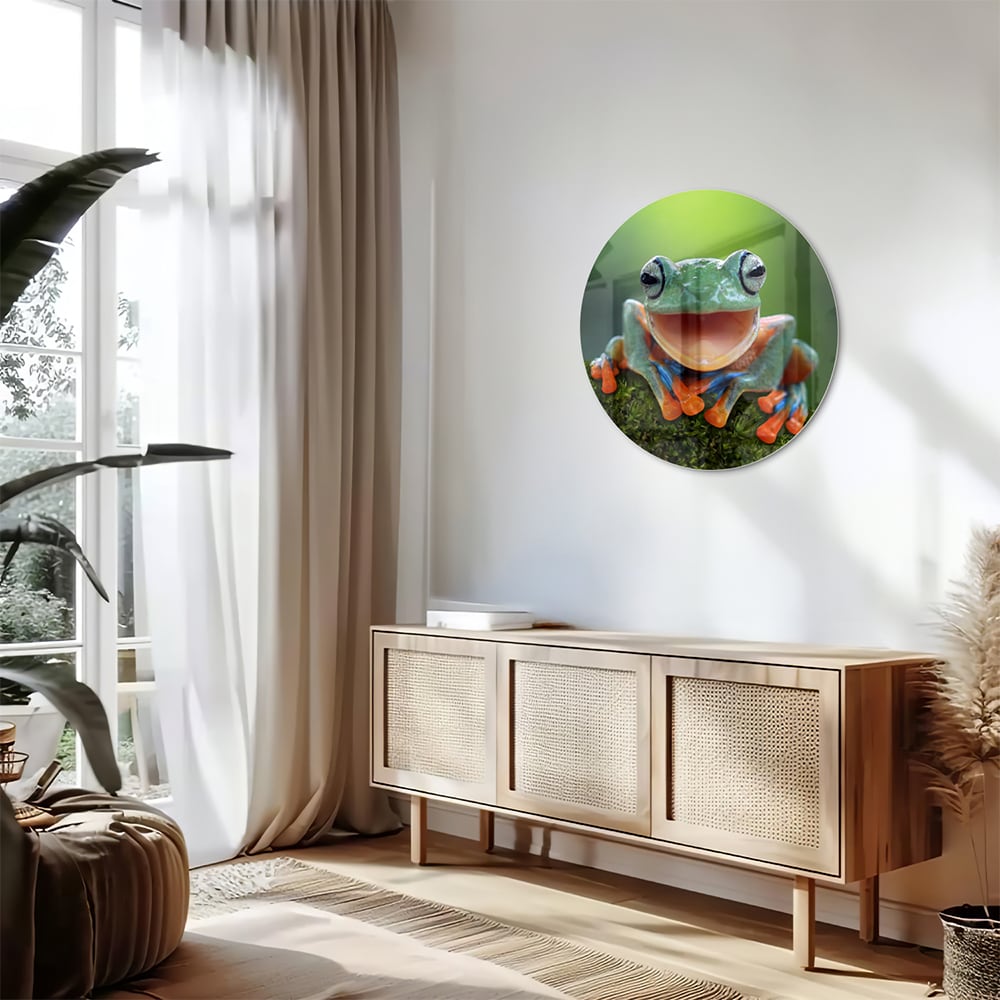 Glazen schilderij van een vrolijke boomkikker op een groene achtergrond