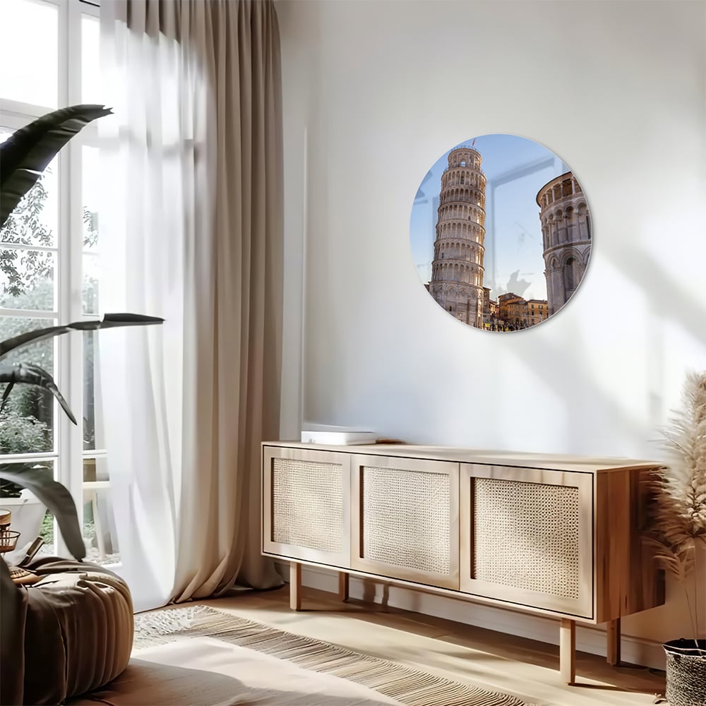 Glazen schilderij van de Toren van Pisa in een stijlvolle woonkamer.