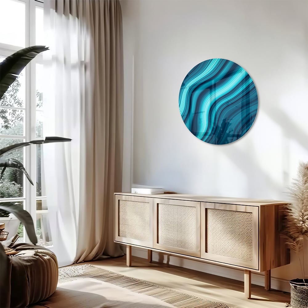 Moderne glazen schilderij met blauwe en groene golven aan de muur