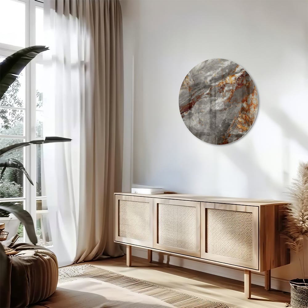 Glazen schilderij met marmerlook in grijs en oranje aan de muur
