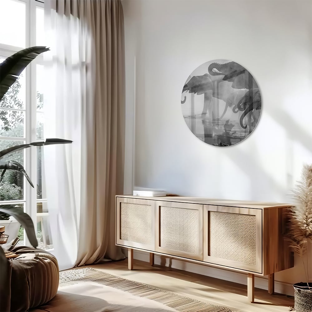 Glazen schilderij van olifanten in een moderne woonkamer