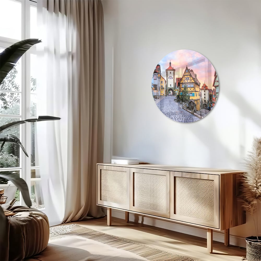Glazen schilderij van een pittoreske straat met historische gebouwen en pastelkleuren