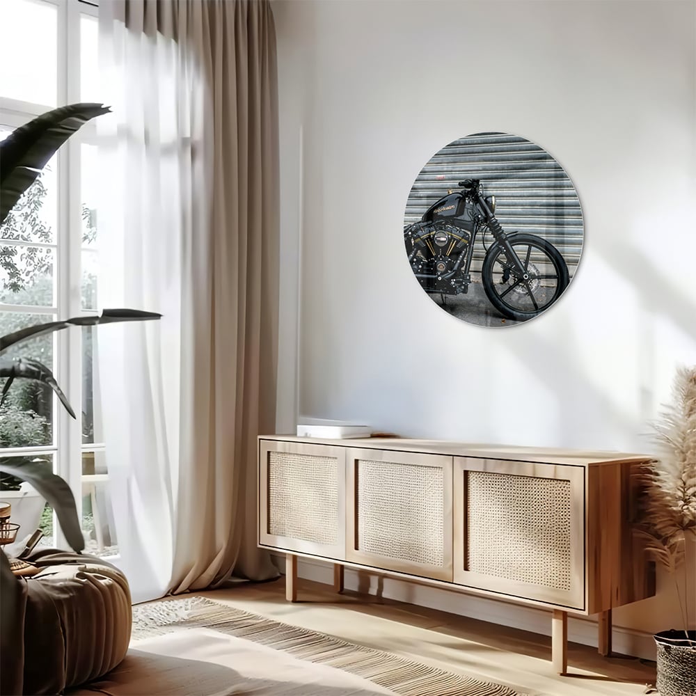 Glazen schilderij van een motor, perfect voor wanddecoratie in een modern interieur.