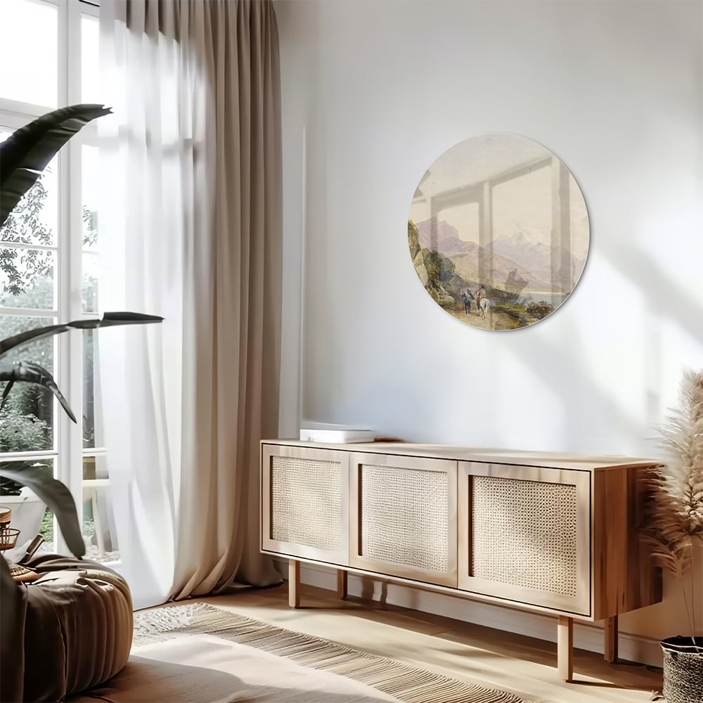 Glazen schilderij van een serene natuurlijke landschaapscne met bergen en water.