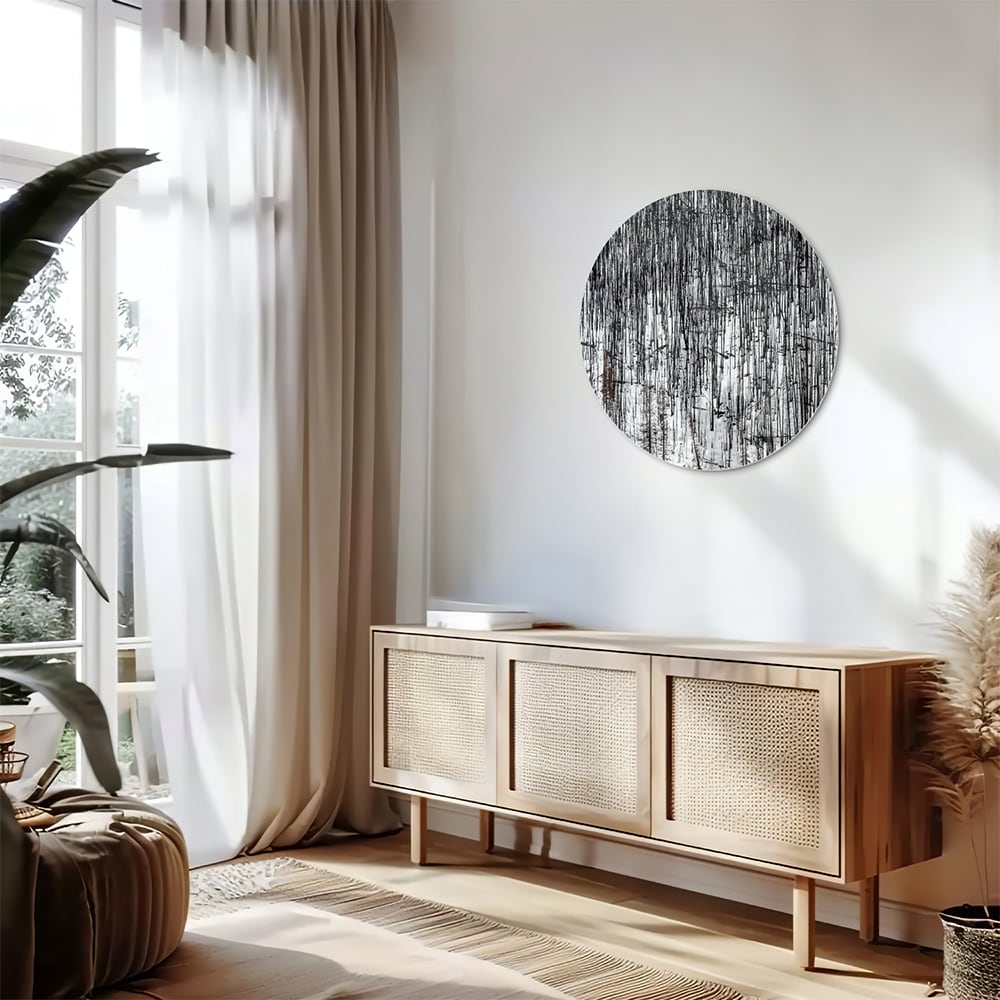 Minimalistisch glazen schilderij met een boslandschap, perfect voor moderne interieurs.