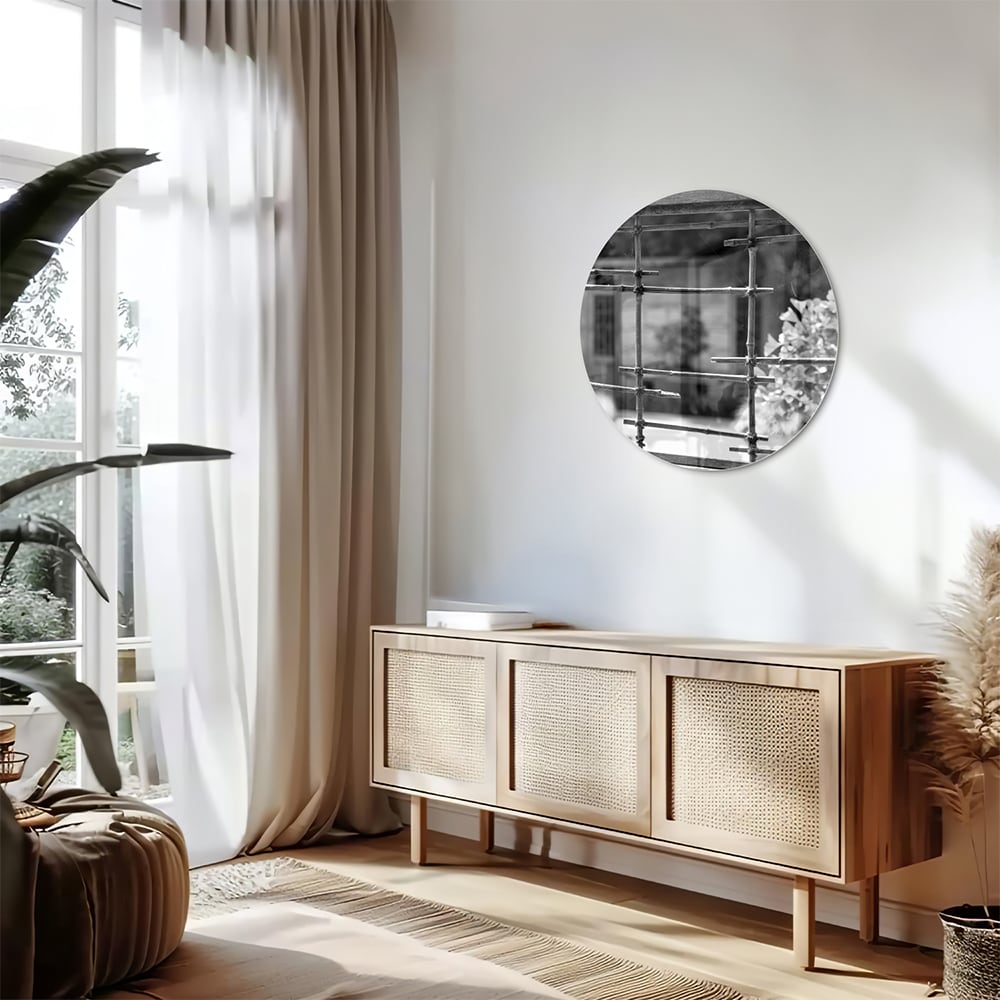 Glazen schilderij met chique raamuitzicht in een moderne woonkamer