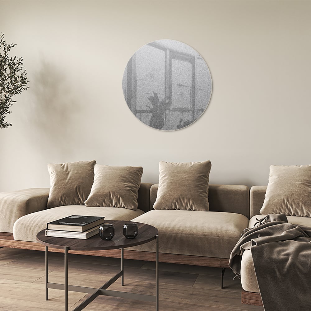 Minimalistisch glazen schilderij met reflecties, ideaal voor een modern interieur