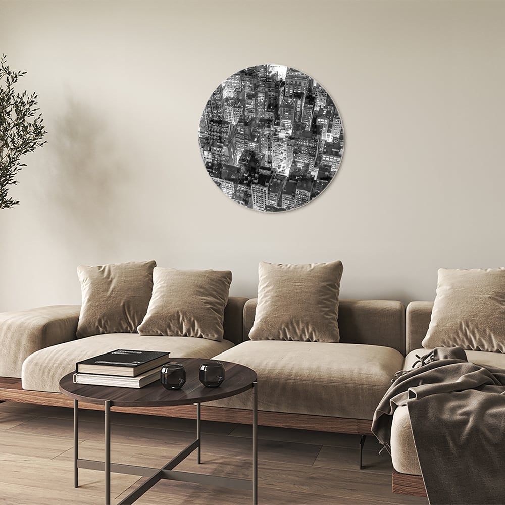 Zwart-wit glazen schilderij van een stad, prachtig decor voor modern interieur.