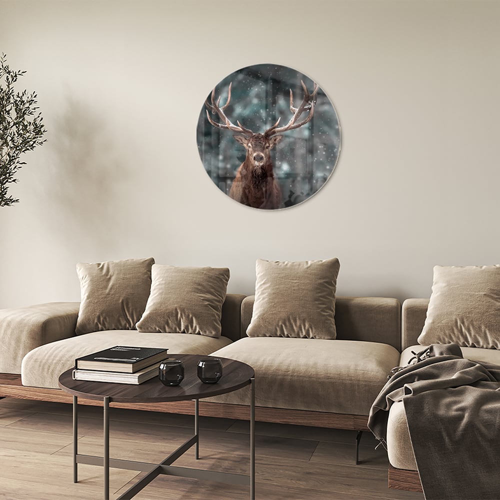 Glazen schilderij van een hert in een winterse setting