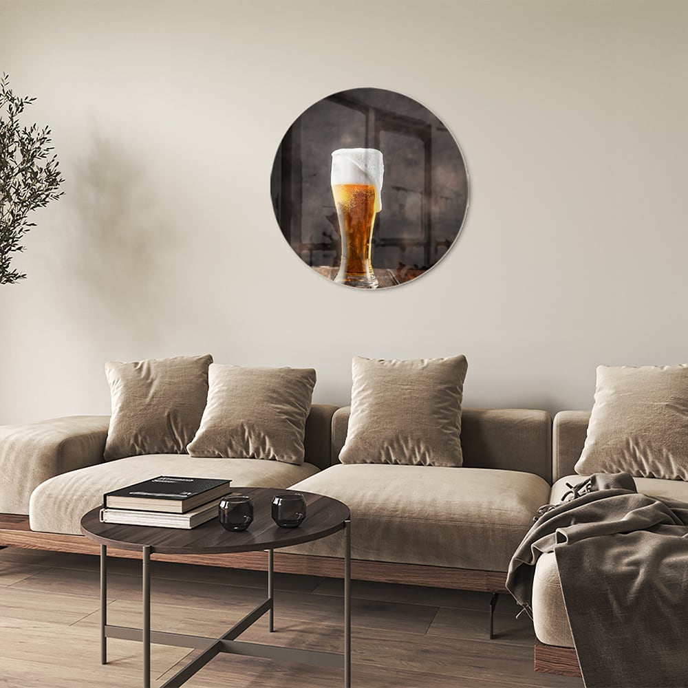 Glazen schilderij van een biertje op houten ondergrond