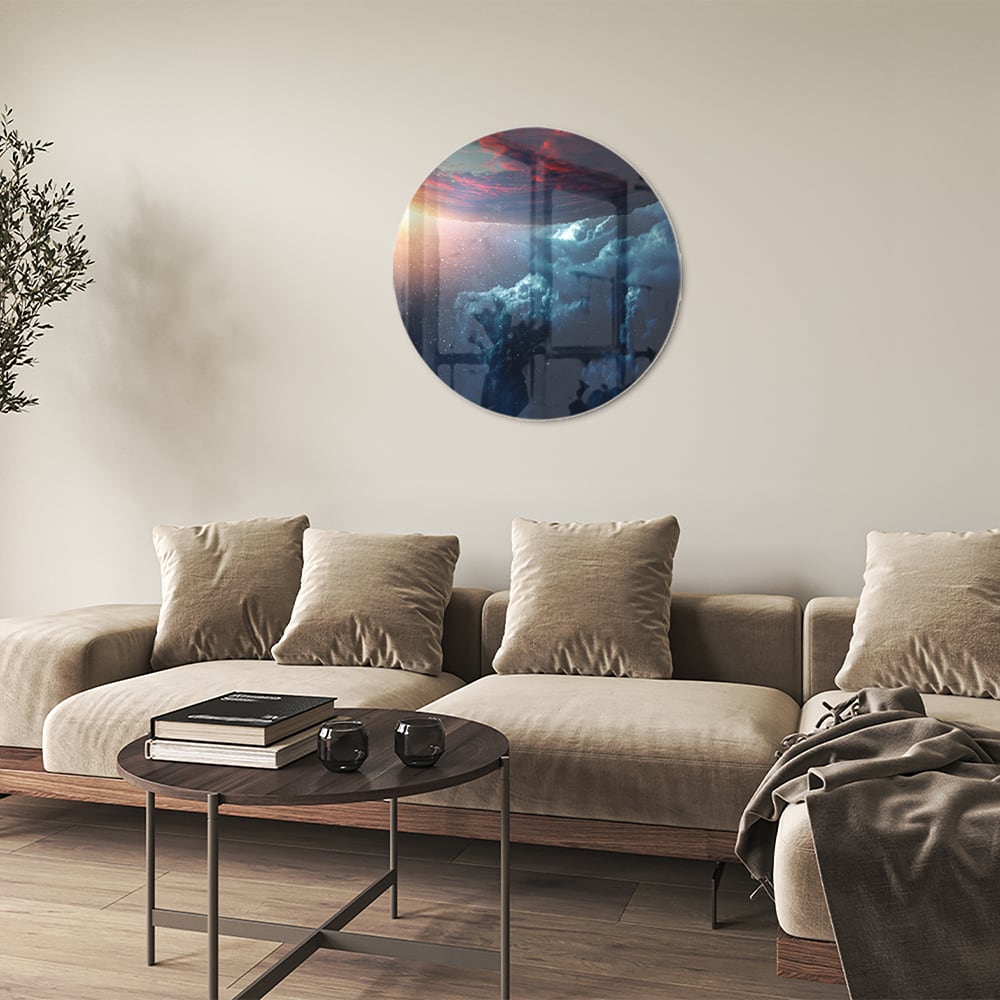 Glazen schilderij met een kosmisch uitzicht en kleurrijke lucht in woonkamer.