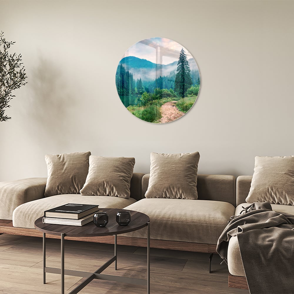 Glazen schilderij van een berglandschap met een pad en bomen