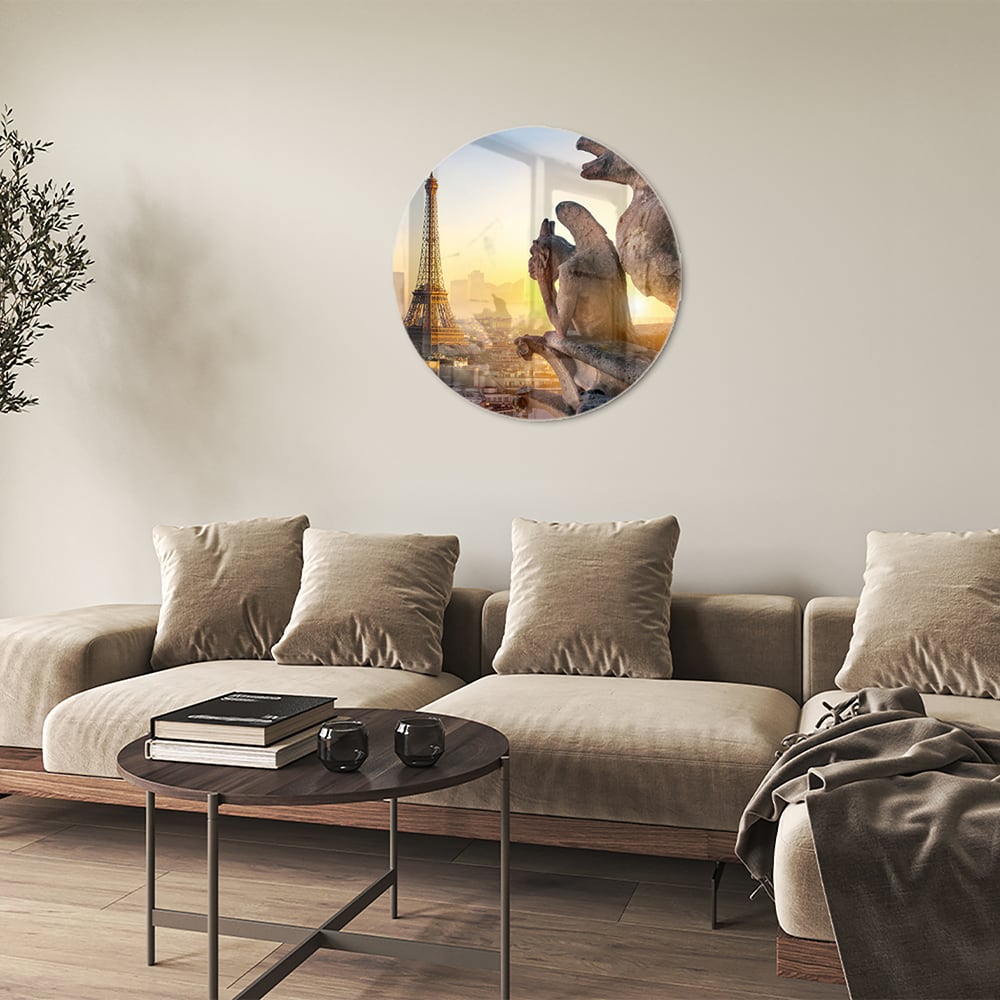Glazen schilderij met de Eiffeltoren tijdens zonsondergang boven Parijs.