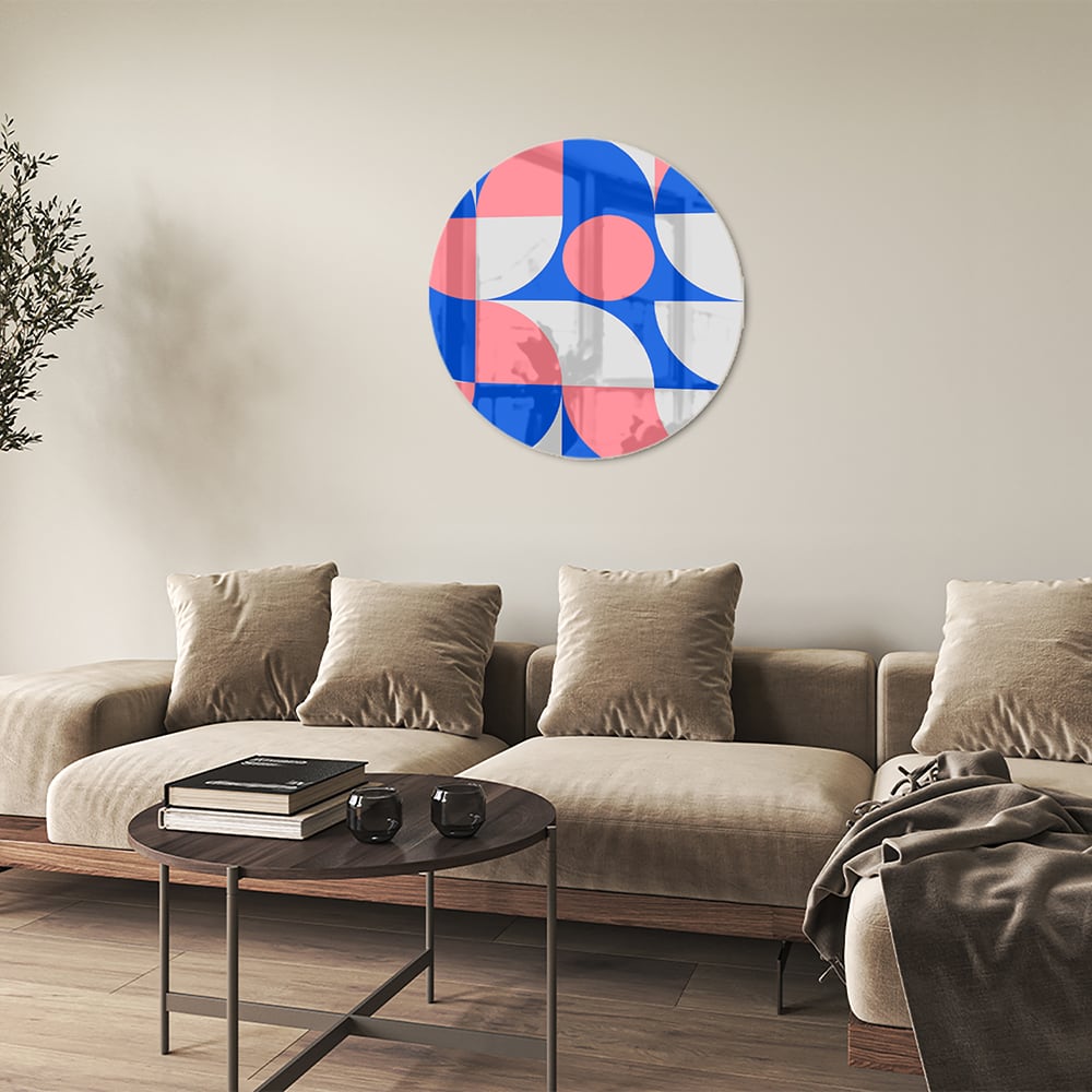 Abstract glazen schilderij met vormen in blauw en roze, perfect voor wanddecoratie.