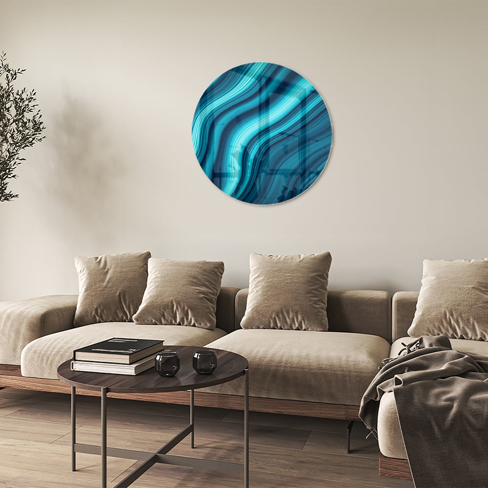Moderne glazen schilderij met blauwe en groene golven aan de muur