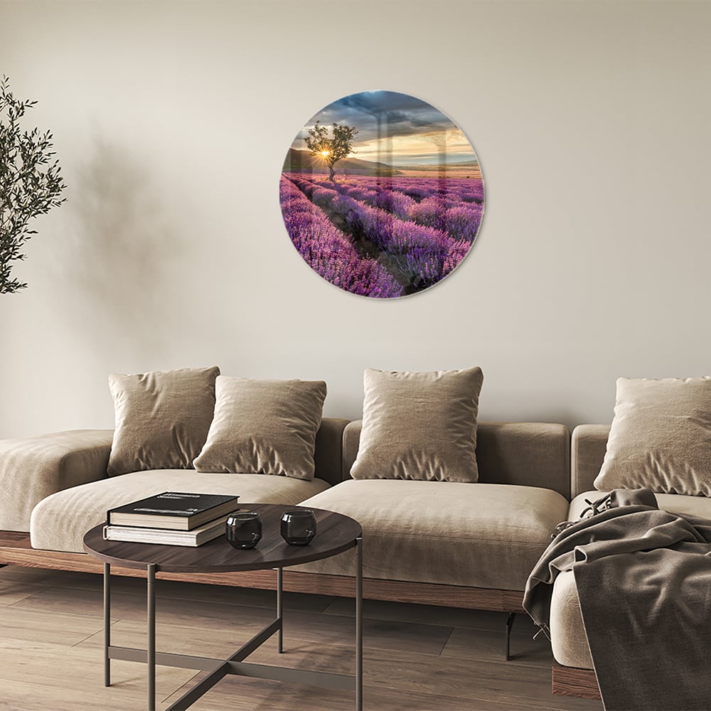 Glazen schilderij van paarse lavendelvelden tijdens de zonsondergang