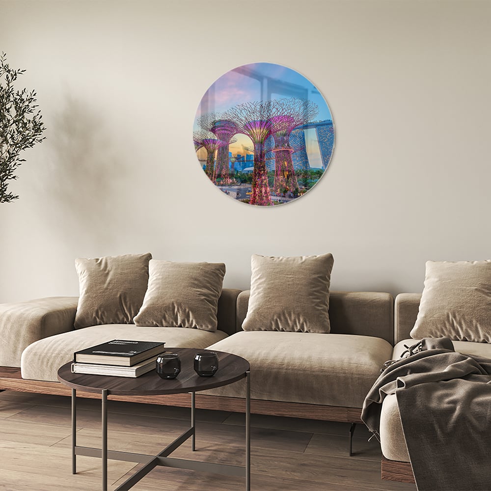 Glazen schilderij van de Boom van het Leven in Singapore met kleurrijke details