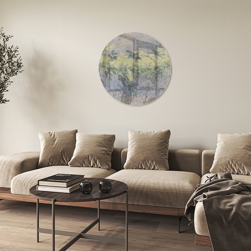 Glazen schilderij van gele bloemen in een lichte kamer