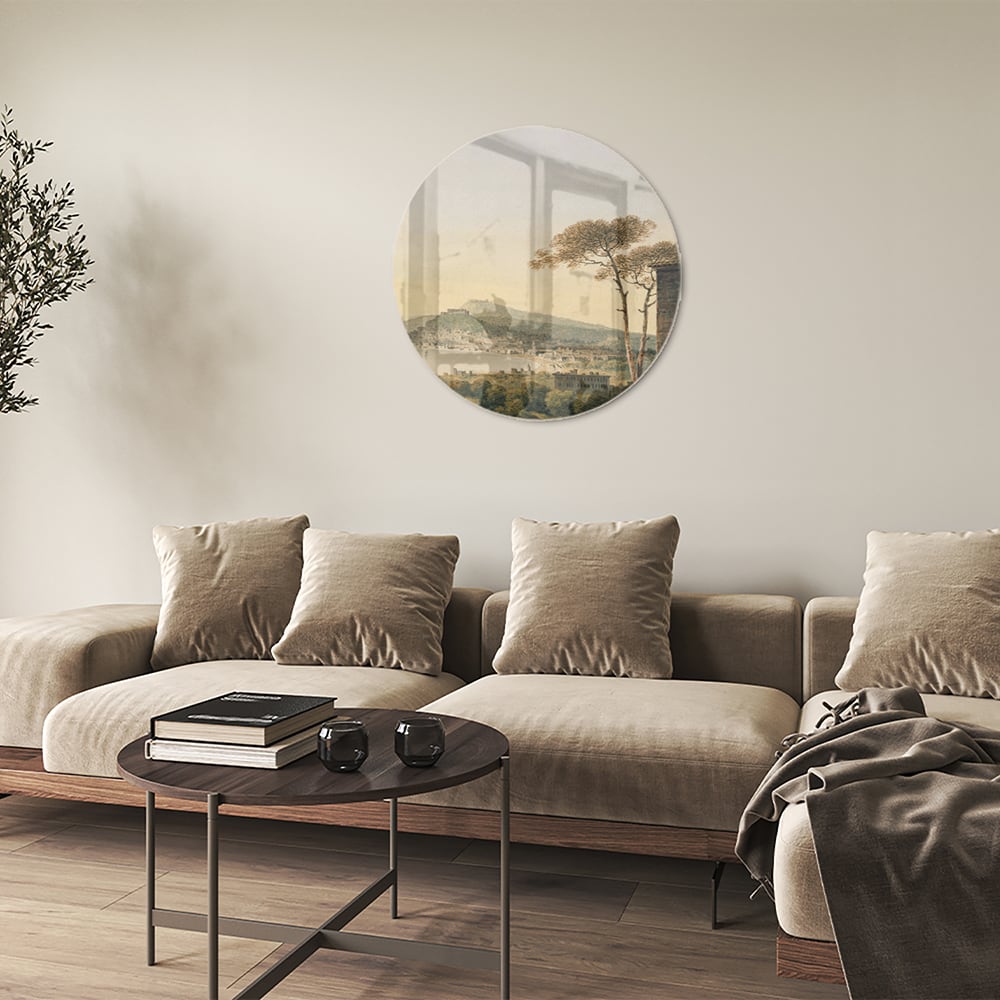 Glazenschilderij van een rustiek landschap met bergen en zonsopgang.