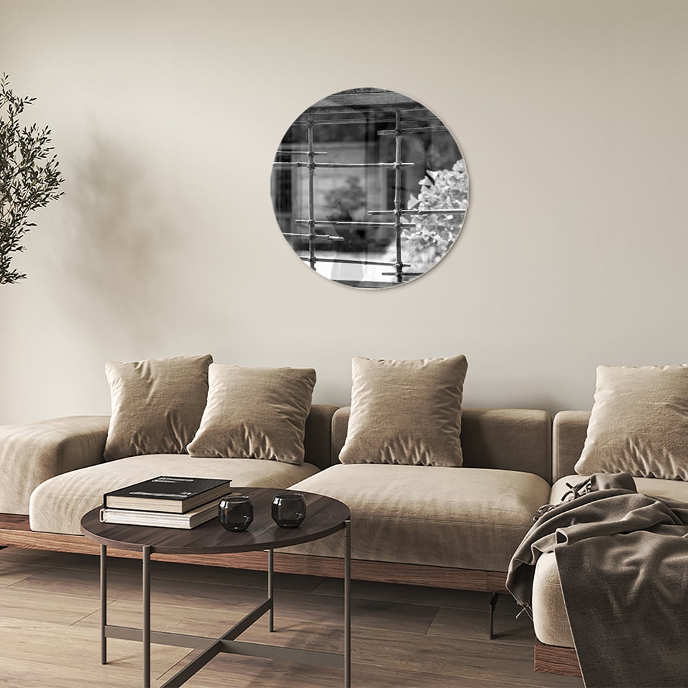 Glazen schilderij met chique raamuitzicht in een moderne woonkamer