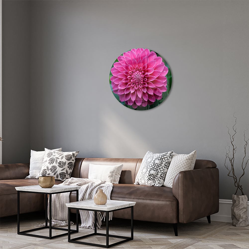 Glazen schilderij met een grote roze bloem, perfect voor wanddecoratie.