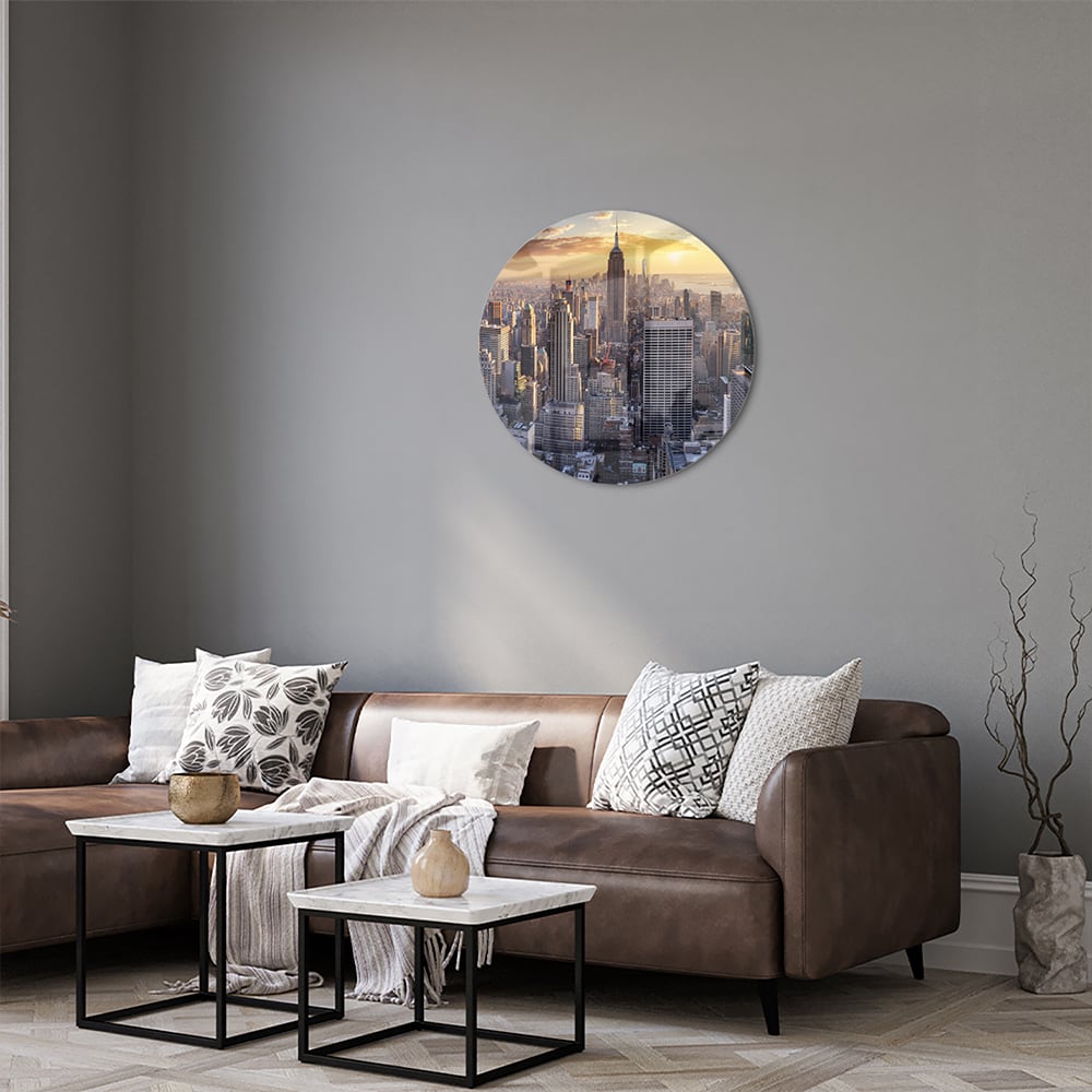 Glazen schilderij van de skyline van New York bij zonsondergang.