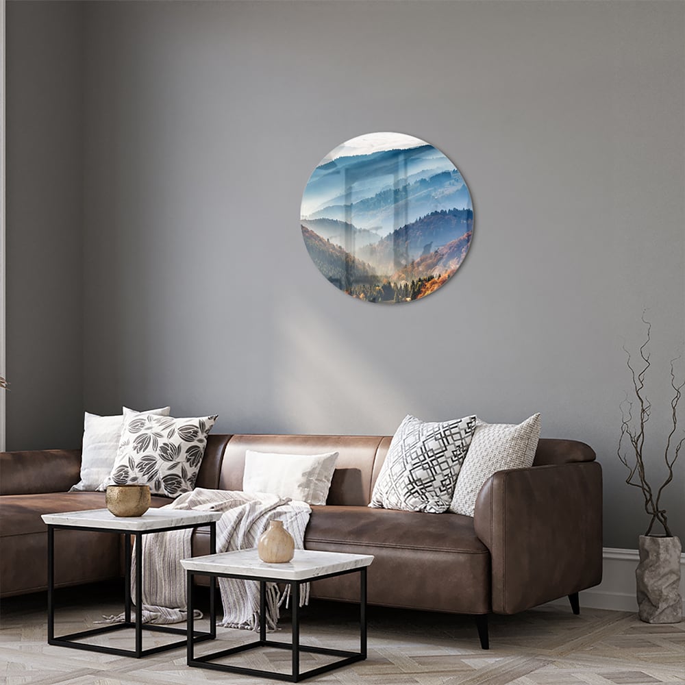 Glazen schilderij met een adembenemend berglandschap in warme herfstkleuren