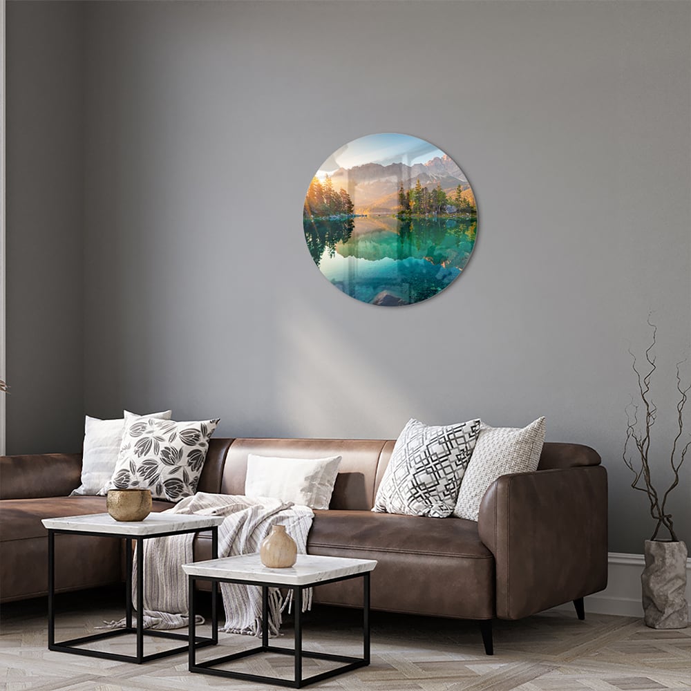 Glazen schilderij van een berglandschap met reflectie in het meer.